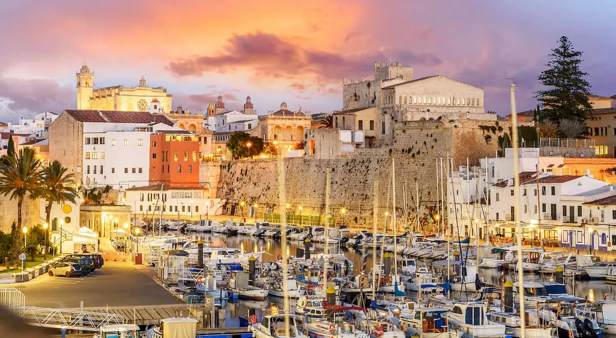 Paisaje de Menorca con Ciutadella